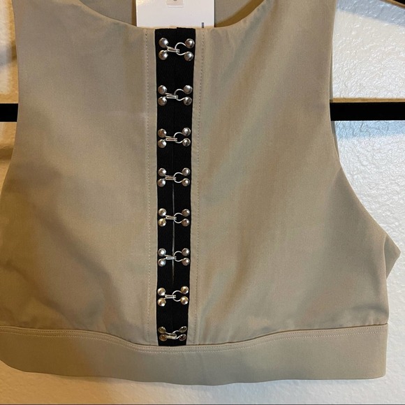 NWT Koral Tan & Black Hook & Eye Accent High Neck Sports Bra Medium - Picture 7 of 8